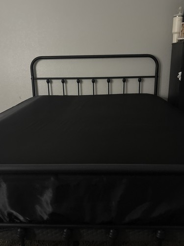 Black full size - full, bed